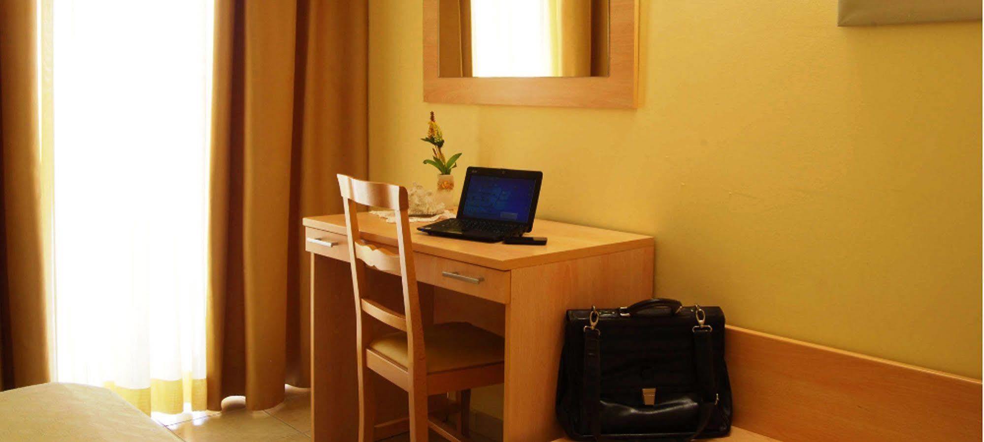 Hotel Caggiari 세니갈리아 외부 사진