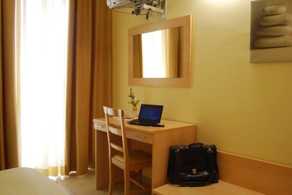 Hotel Caggiari 세니갈리아 외부 사진