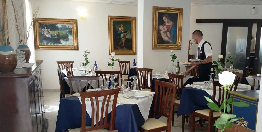 Hotel Caggiari 세니갈리아 레스토랑 사진